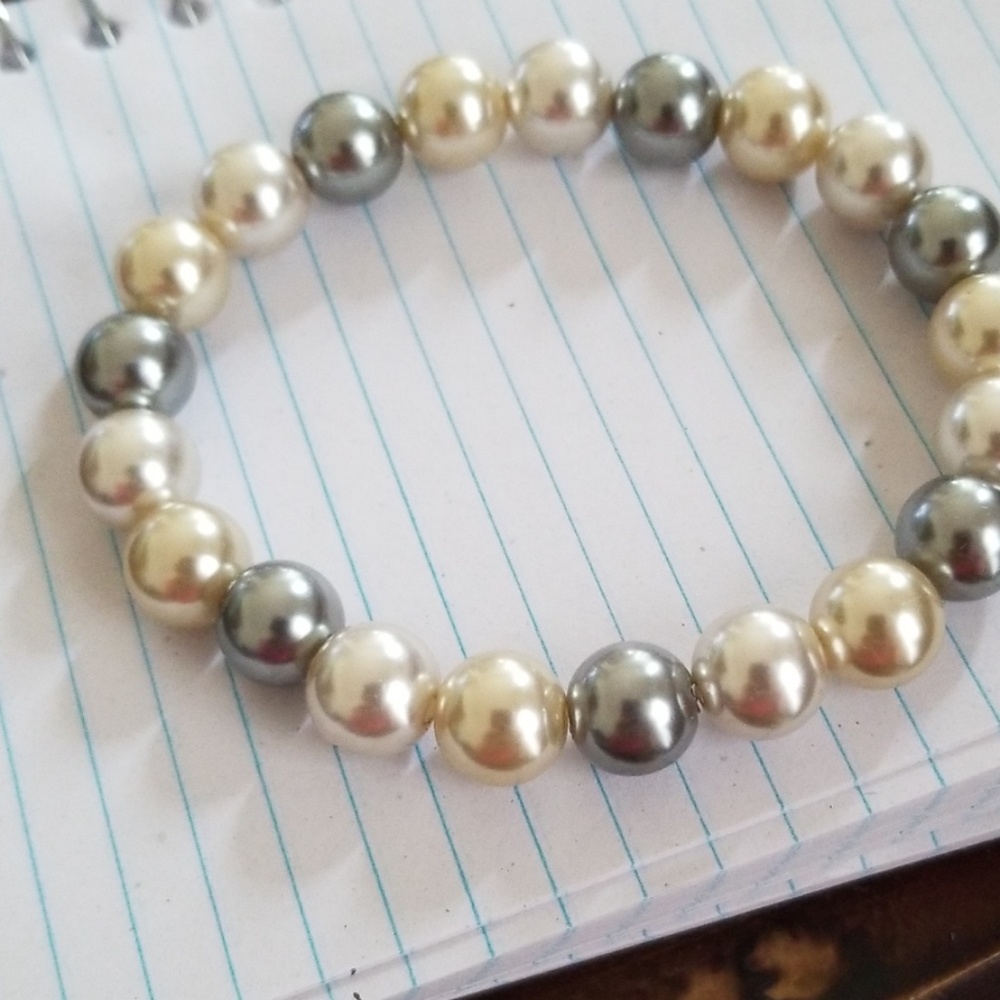 White and gray stretch bracelet